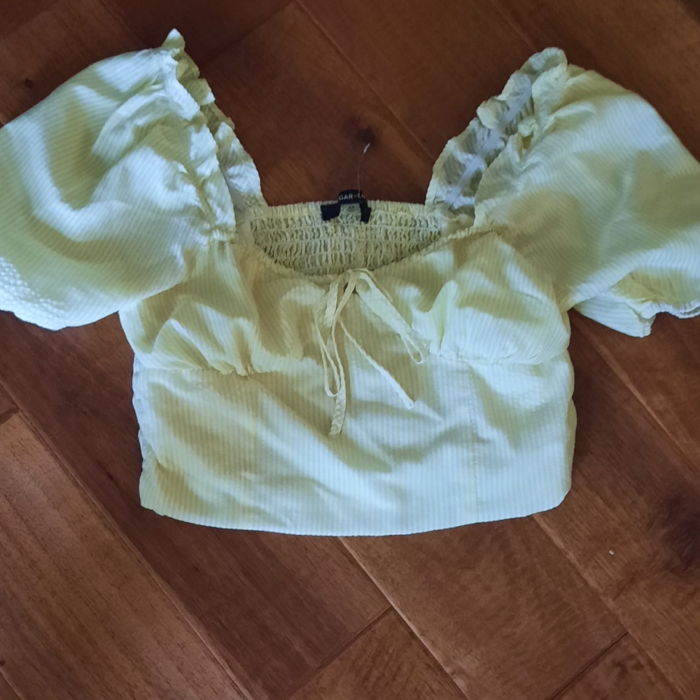 Yellow/white striped crop